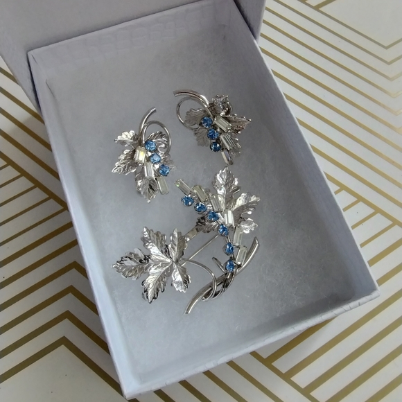 Vintage Sterling Silver Sparkly Brooch & Earring Set signed Carl Art - Picture 16 of 16